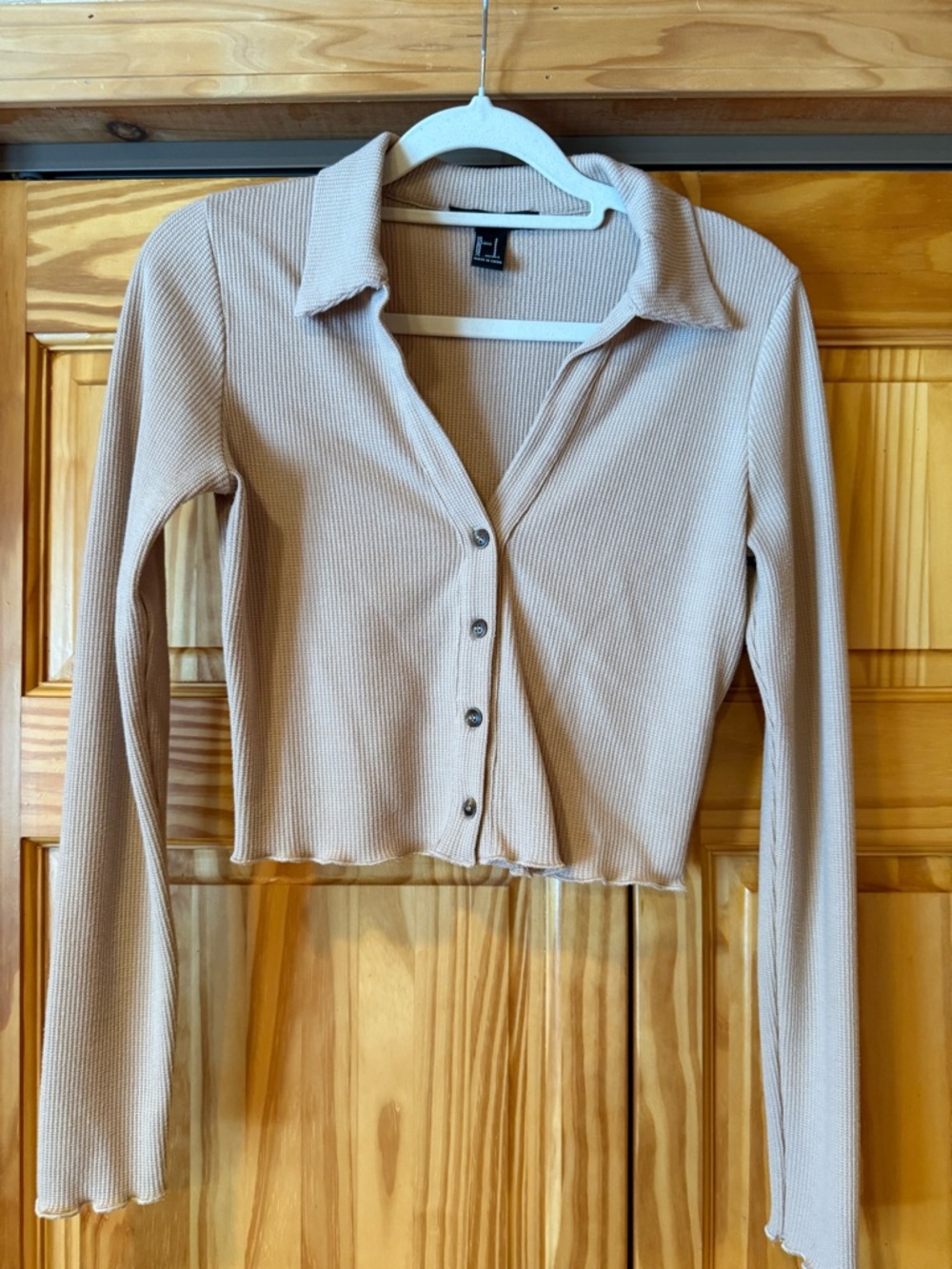 Ribbed crop long sleeve shirt with button front and collar